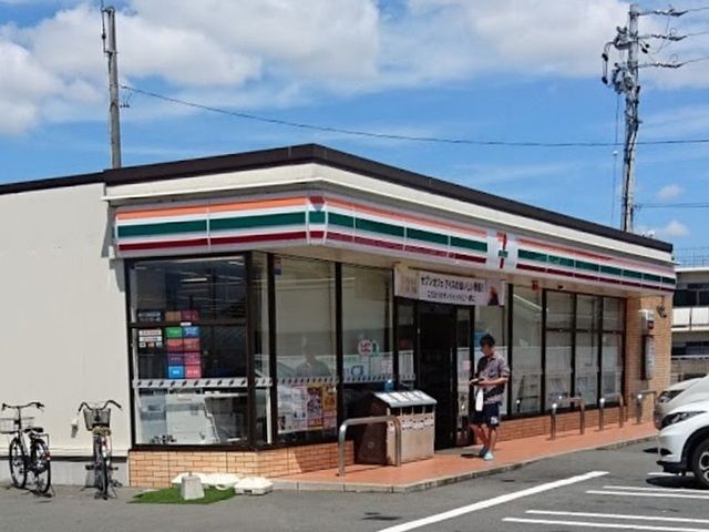 近くのセブンイレブン浜松飯田北店まで450m（徒歩6分）