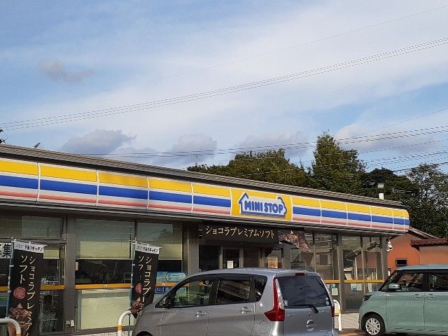 近くのミニストップ 春日井西本町店まで750m（徒歩10分）