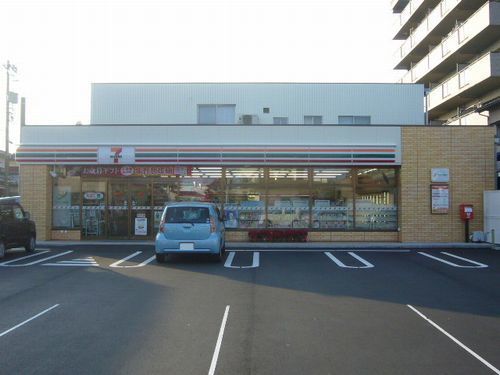 近くのコンビニまで850m（徒歩11分）