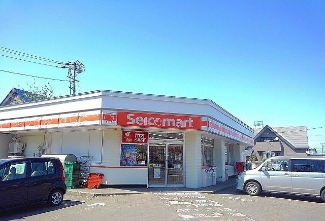 近くのコンビニまで180m（徒歩3分）