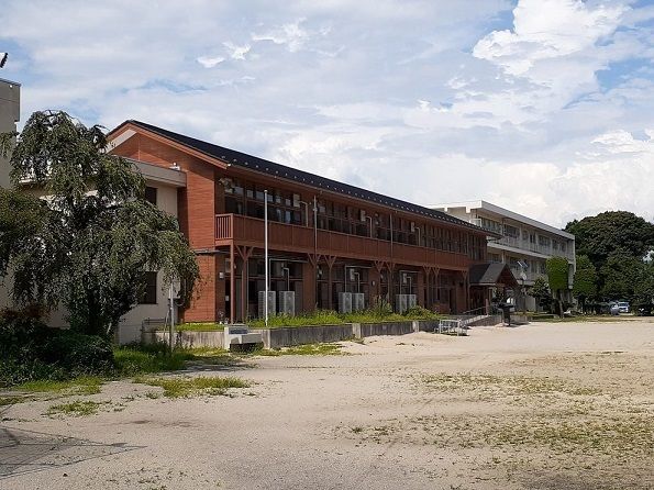 近くの沼田市立升形小学校まで550m(徒歩7分)