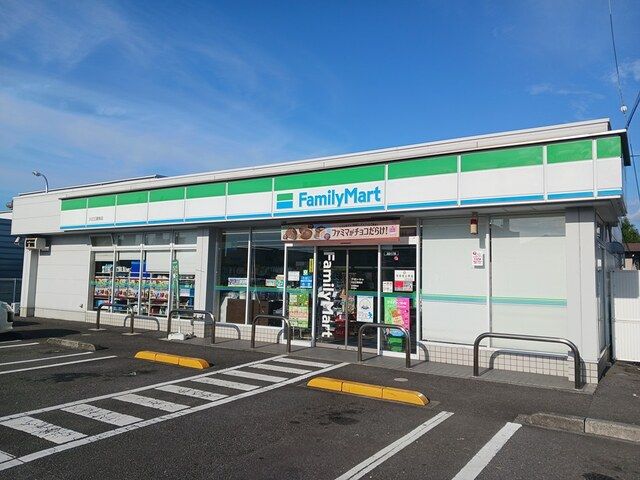 近くのファミリーマート川之江妻鳥店まで94m(徒歩2分)