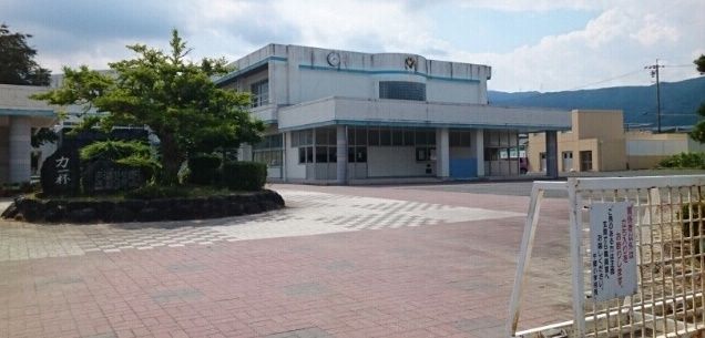 近くの千郷小学校まで1,180m(徒歩15分)