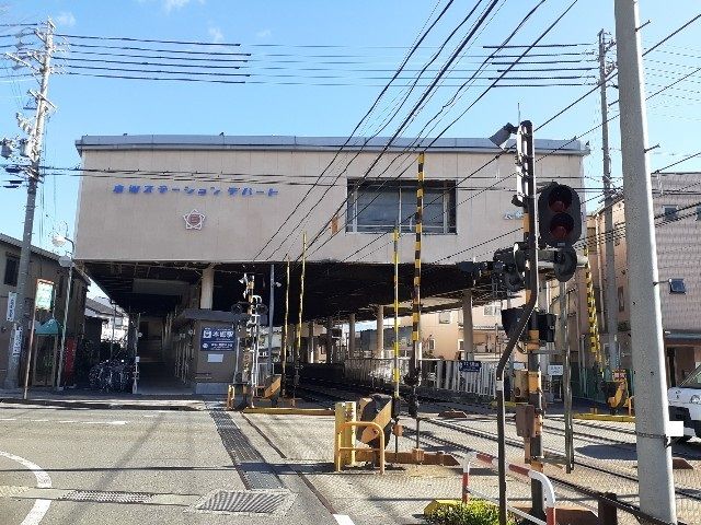近くの本郷駅まで450m（徒歩6分）