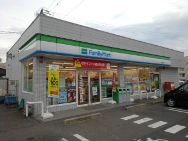 近くのファミリーマート長野宇木店まで800m（徒歩10分）