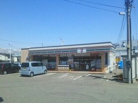 近くのセブンイレブン魚沼井口新田店まで940m（徒歩12分）