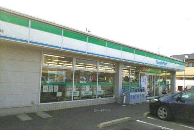 近くのコンビニまで760m（徒歩10分）