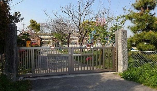 近くの千代田西部小学校まで230m（徒歩3分）
