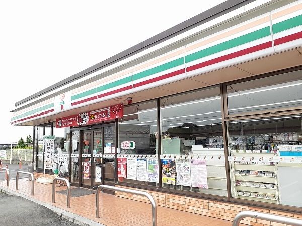 近くのコンビニまで2,100m（徒歩27分）