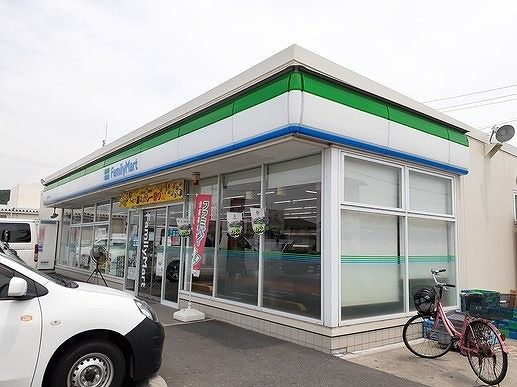 近くのコンビニまで450m（徒歩6分）