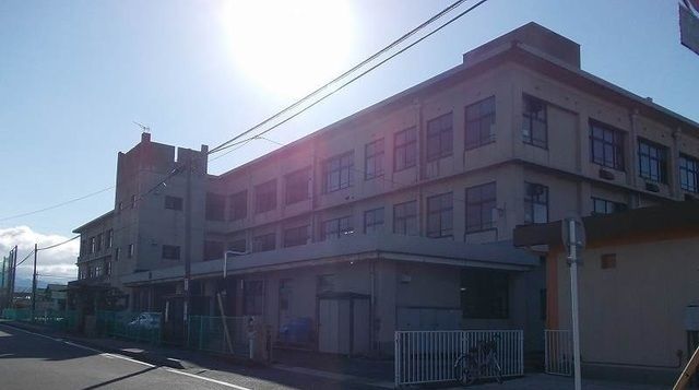 近くの稲枝東小学校まで500m（徒歩7分）