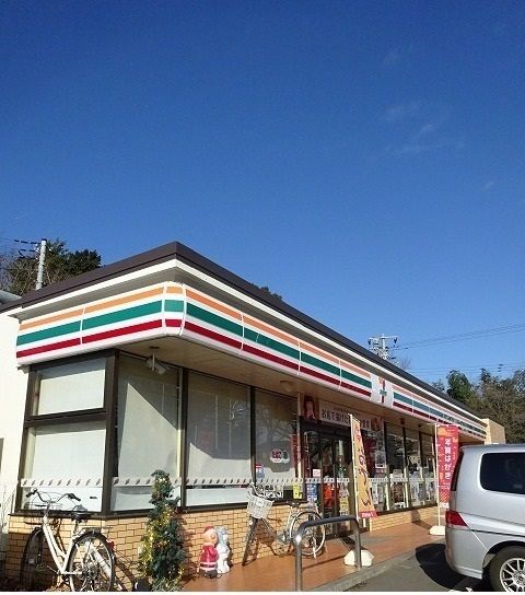 近くのコンビニまで650m（徒歩9分）