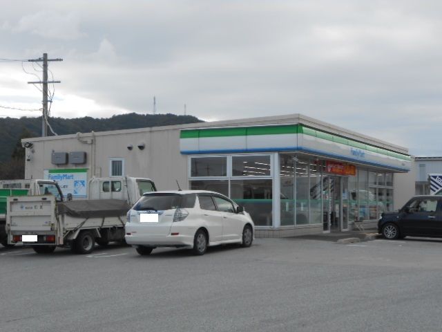 近くのファミリーマート国道五個荘店様まで520m（徒歩7分）