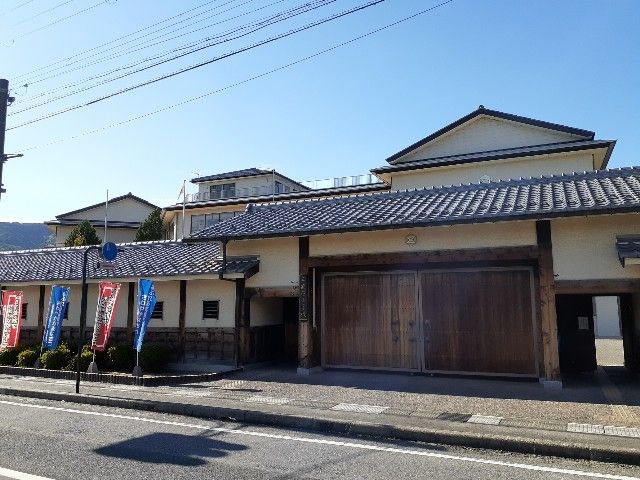 近くの東近江市立五個荘小学校様まで350m（徒歩5分）