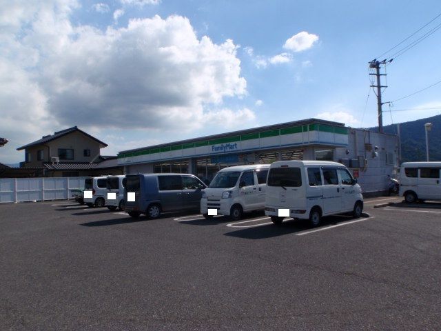 近くのコンビニまで750m（徒歩10分）