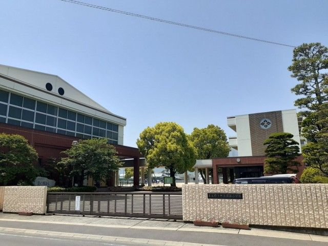 近くの小学校まで350m（徒歩5分）