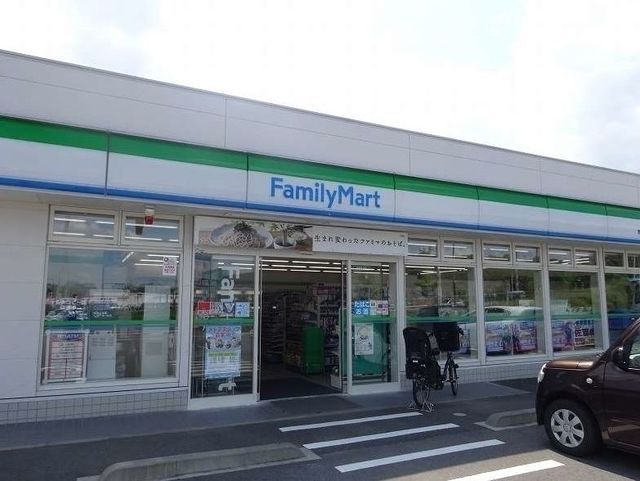 近くのファミリーマートまで400m(徒歩5分)