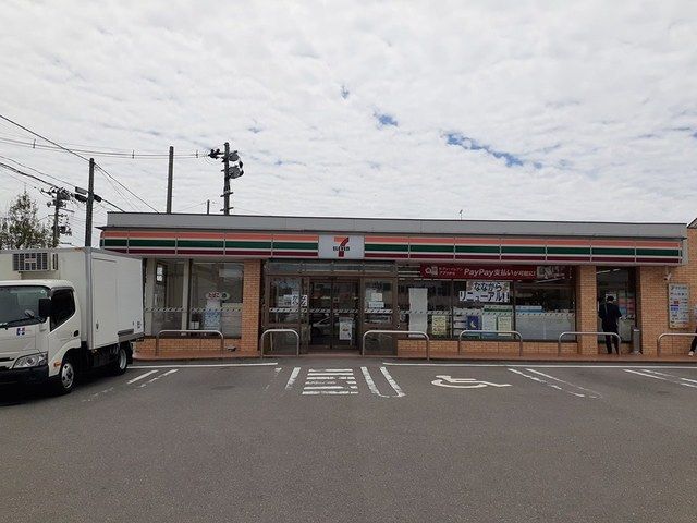 近くのセブンイレブン　本町3丁目店まで400m（徒歩5分）