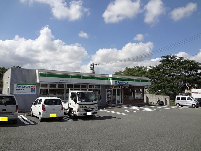 近くのファミリーマート池田２丁目店まで900m（徒歩12分）