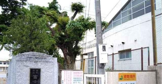 近くの笛吹市立富士見小学校まで270m（徒歩4分）
