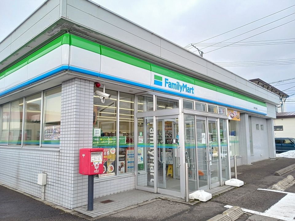 近くのファミリーマート大館大田面店まで464m（徒歩6分）