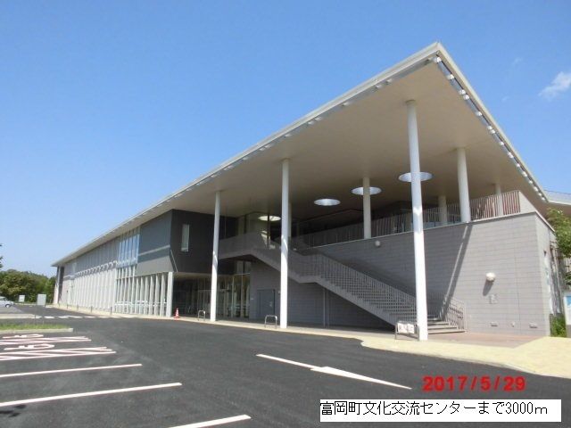 近くの富岡町文化交流センターまで3,000m(徒歩38分)
