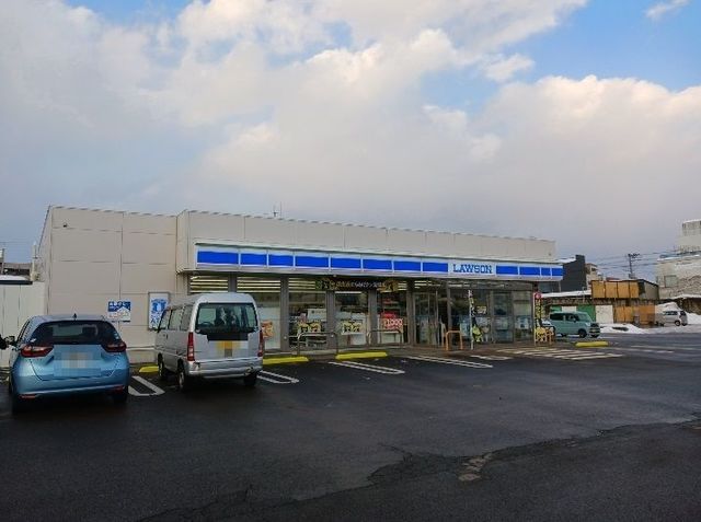 近くのローソン御成町二丁目店まで750m（徒歩10分）