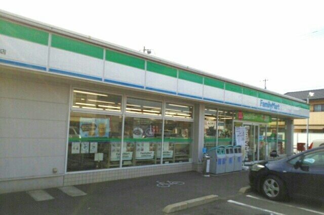 近くのファミリーマート高松町店さんまで760m（徒歩10分）