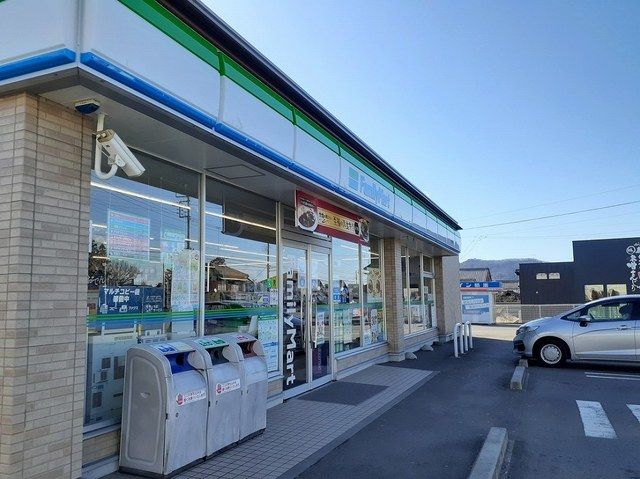 近くのファミリーマートまで1,500m(徒歩19分)