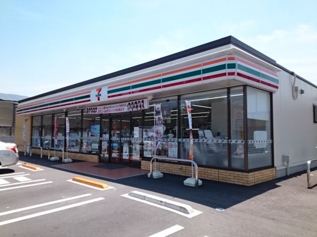 近くのコンビニまで750m（徒歩10分）