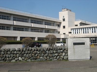 近くの村松小学校まで950m（徒歩12分）
