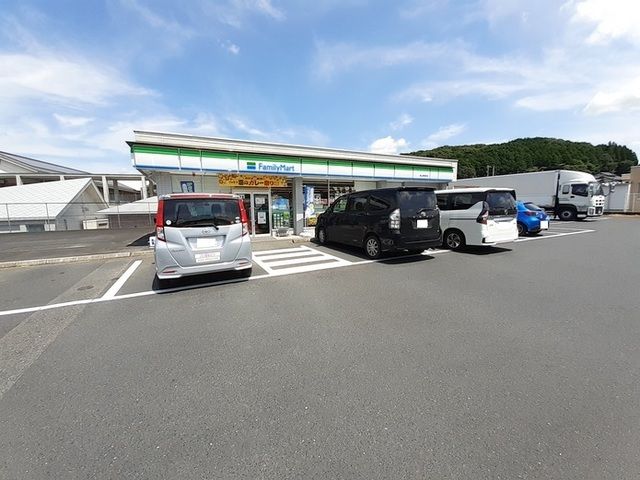近くのファミリーマート様まで1,500m（徒歩19分）