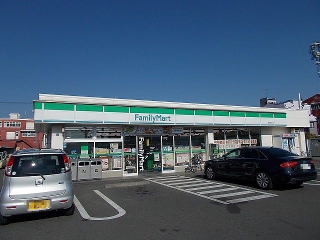 近くのファミリーマート静岡用宗店まで800m(徒歩10分)