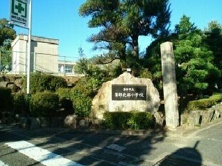 近くの蒲郡北部小学校まで800m（徒歩10分）