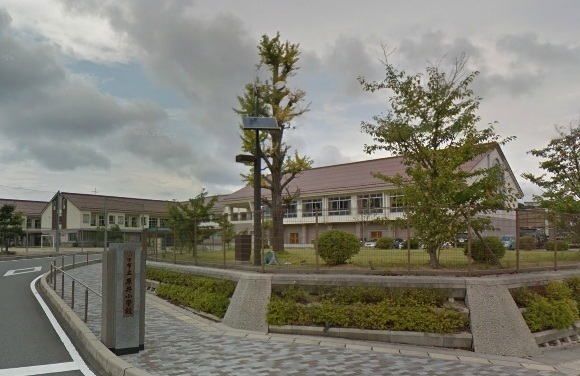 近くの原井小学校まで3,200m（徒歩40分）