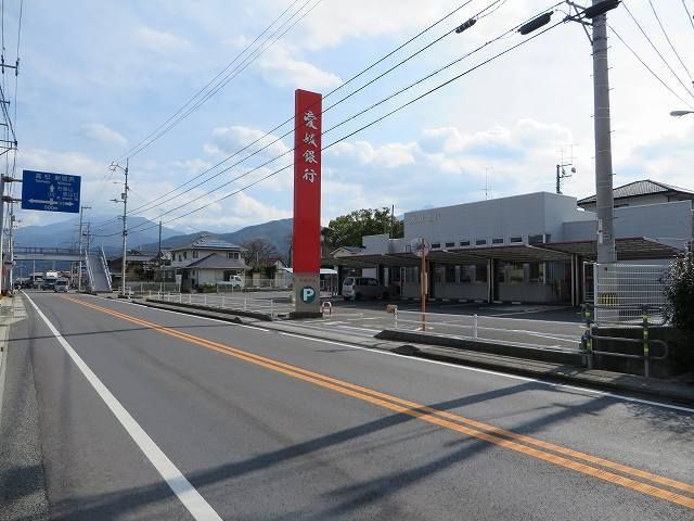 近くの愛媛銀行氷見支店様まで100m(徒歩2分)