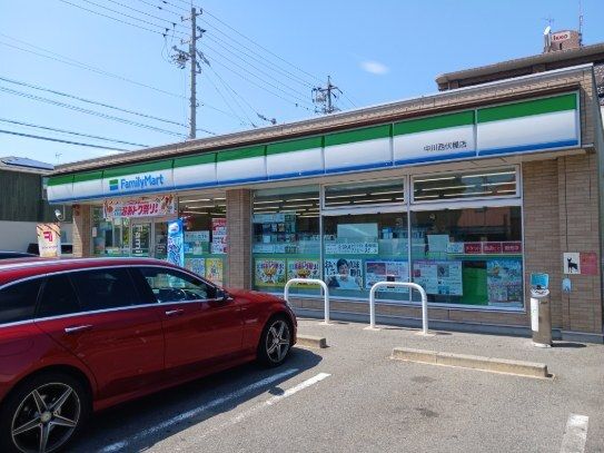 近くのファミリーマートまで260m(徒歩4分)