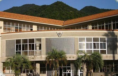近くの越ヶ浜中学佼まで600m(徒歩8分)