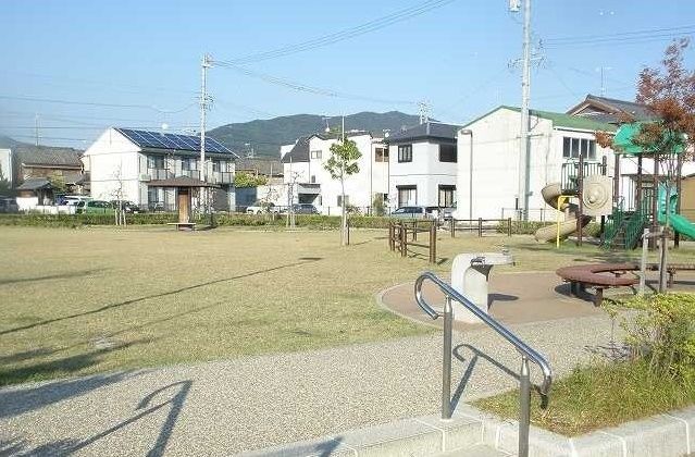 近くの本町公園まで500m（徒歩7分）