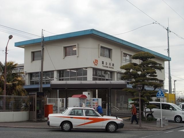 近くの富士川駅まで2,100m（徒歩27分）