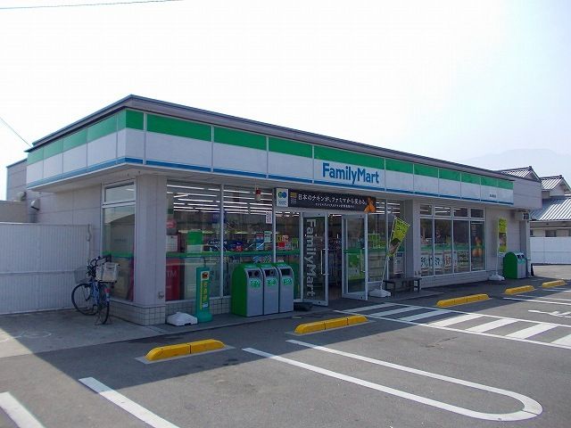 近くのファミリーマート西条横黒店様まで100m（徒歩2分）