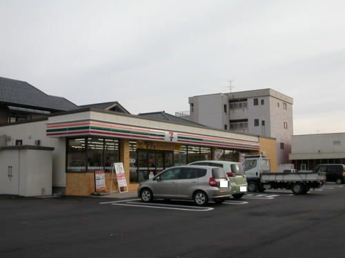 近くのコンビニまで450m（徒歩6分）
