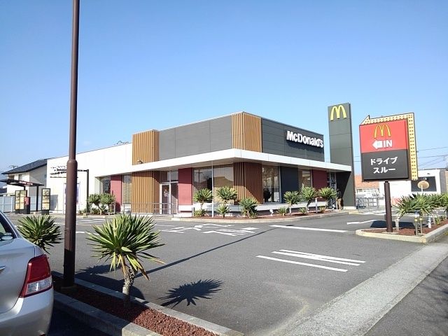 近くのマクドナルド小郡七夕通り店まで300m（徒歩4分）