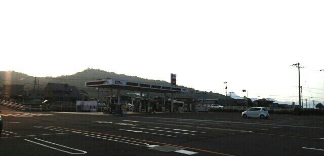 近くのガソリンスタンドさんまで100m(徒歩2分)