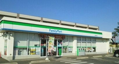 近くのファミリーマート千葉誉田駅前店まで860m（徒歩11分）