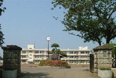 近くの千葉市立誉田中学校まで2,200m（徒歩28分）