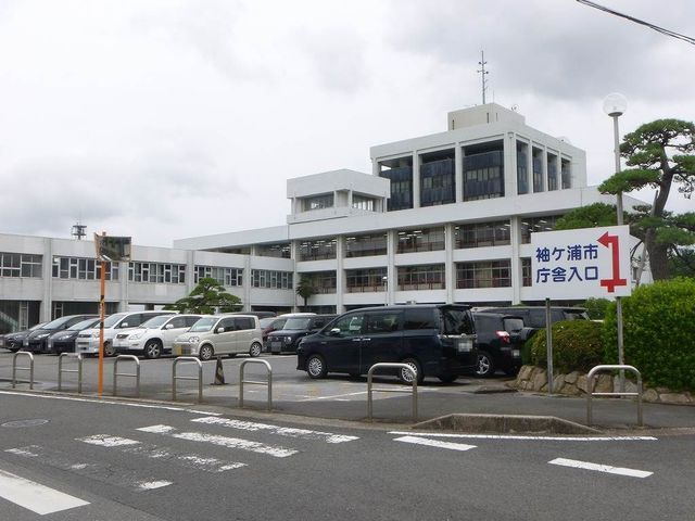 近くの袖ケ浦市役所まで550m（徒歩7分）