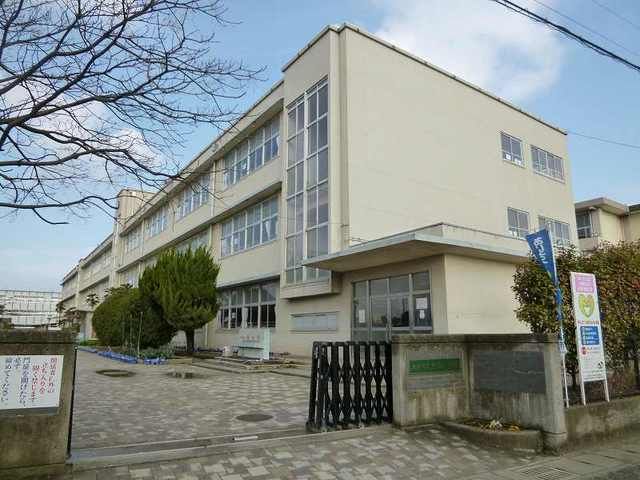 近くの大在小学校まで1,400m（徒歩18分）