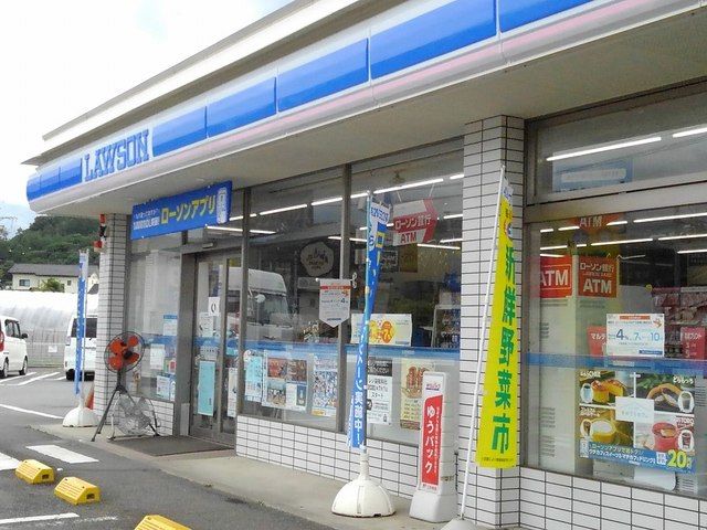 近くのコンビニまで550m（徒歩7分）