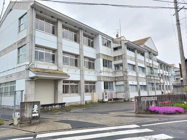 近くの川辺小学校まで50m(徒歩1分)
